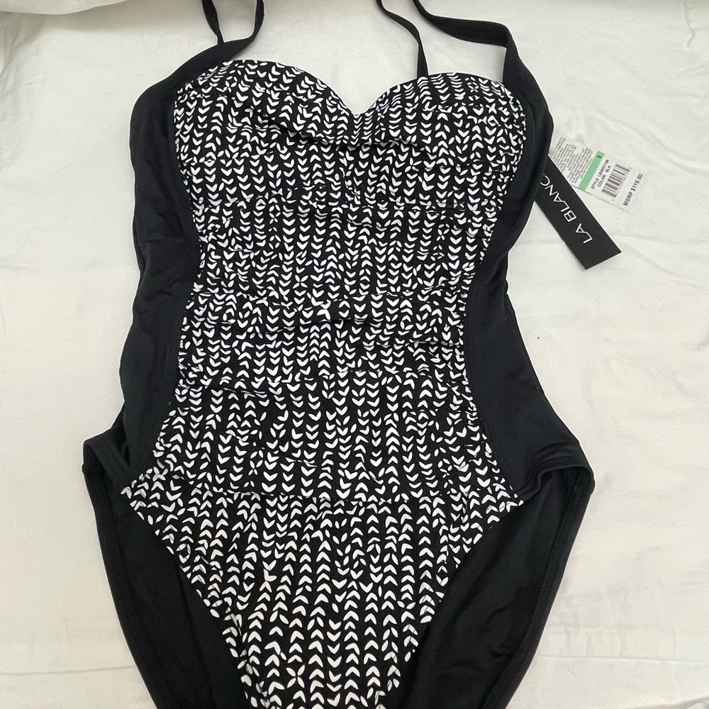 NWT La Blanca Black and White Swimsuit size 8. Non smoking home